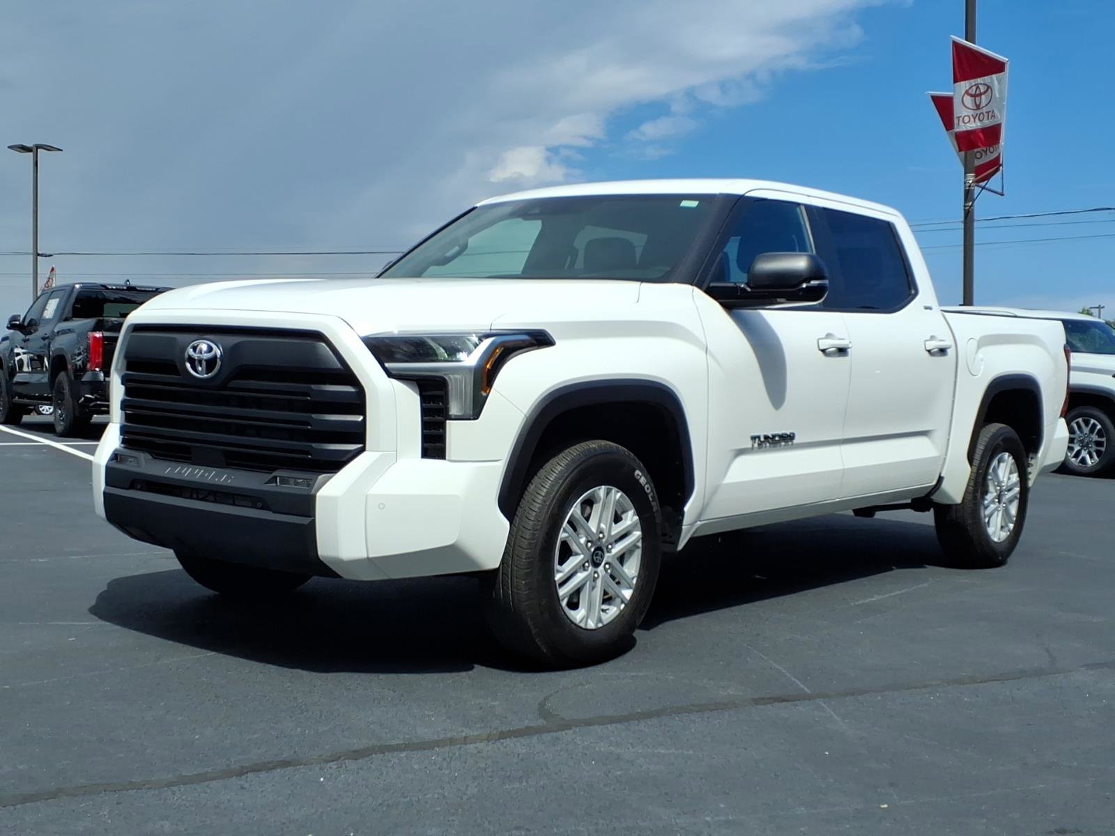 Used 2025 Toyota Tundra SR5 w/ SR5 Premium Package AWD/4WD image 1