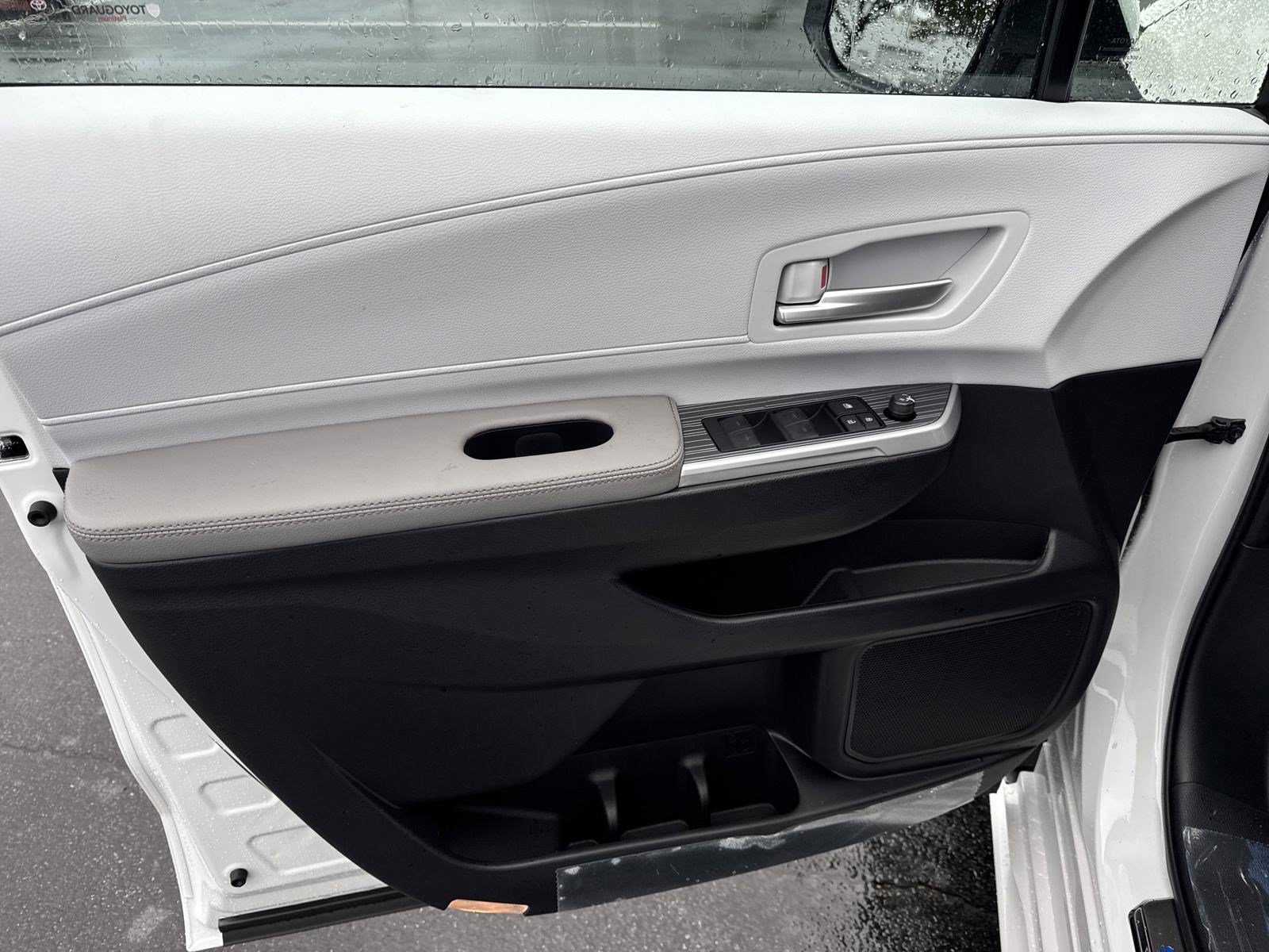New 2025 Toyota Sienna XLE w/ XLE Plus Package FWD image 22