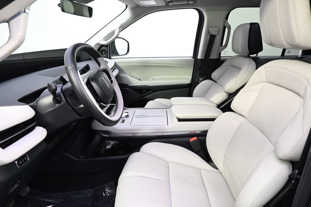 New 2026 Lincoln Navigator Reserve w/ Jet Appearance Package AWD/4WD image 13