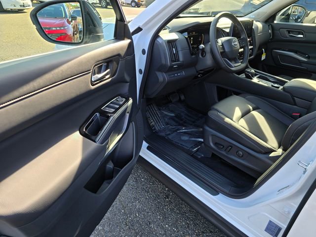 New 2026 Nissan Pathfinder SL image 18