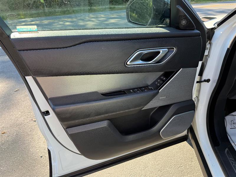 Used 2018 Land Rover Range Rover Velar R-Dynamic SE image 11