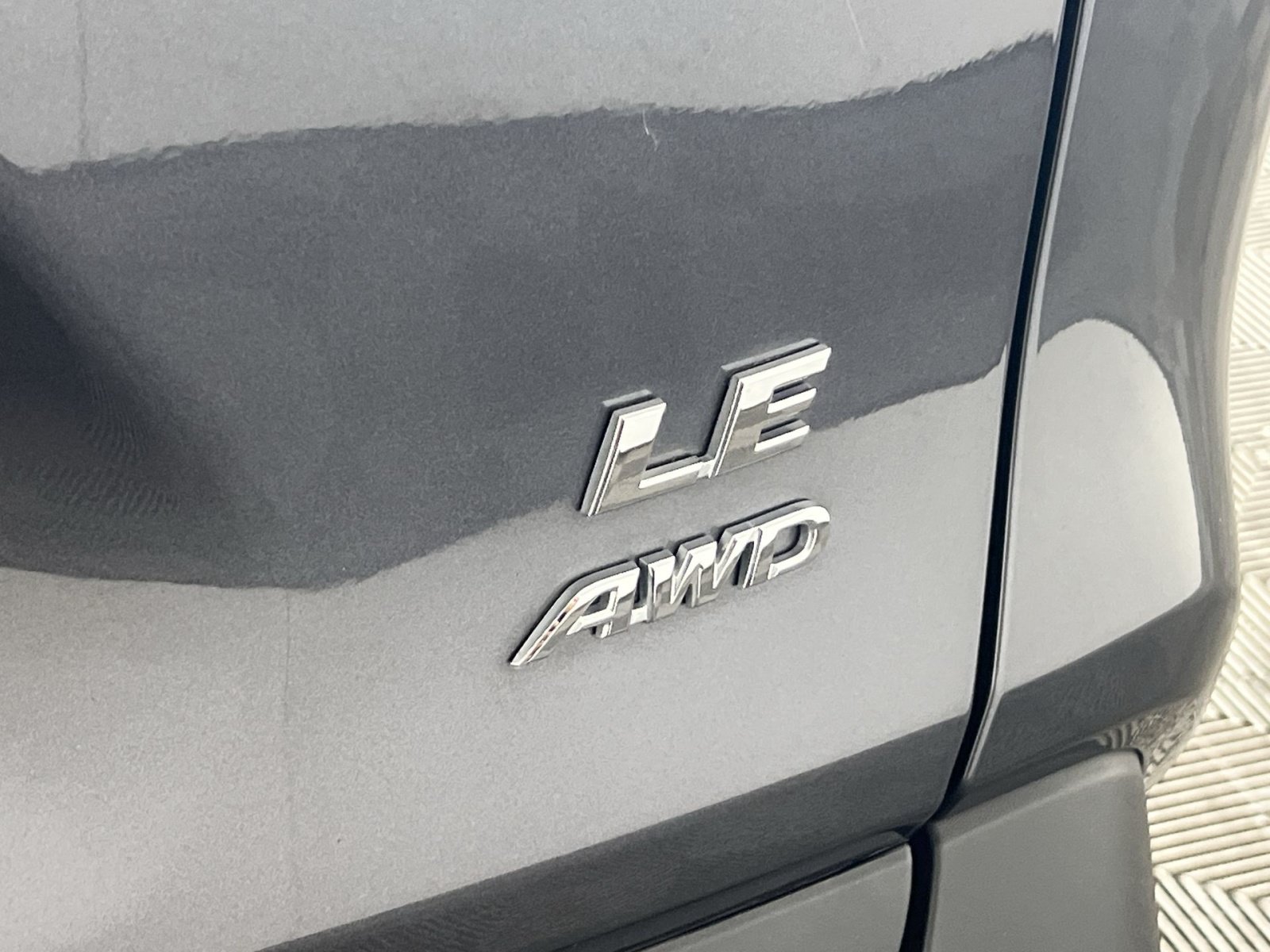 Used 2025 Toyota RAV4 LE AWD/4WD image 28