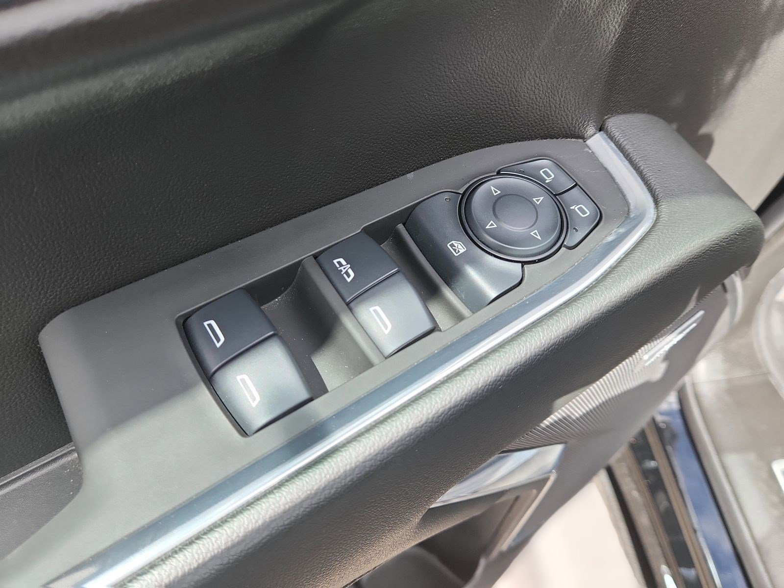 Used 2025 Chevrolet Silverado 1500 LT Trail Boss w/ Convenience Package II AWD/4WD image 21