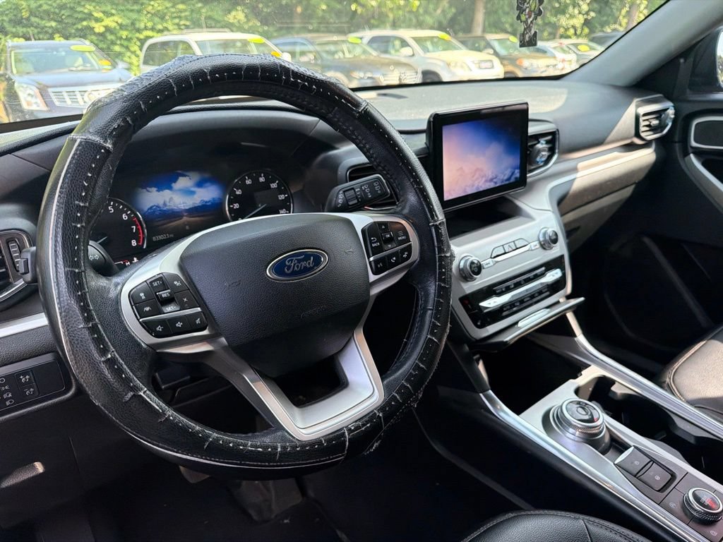 Used 2021 Ford Explorer XLT w/ Equipment Group 202A AWD/4WD image 11