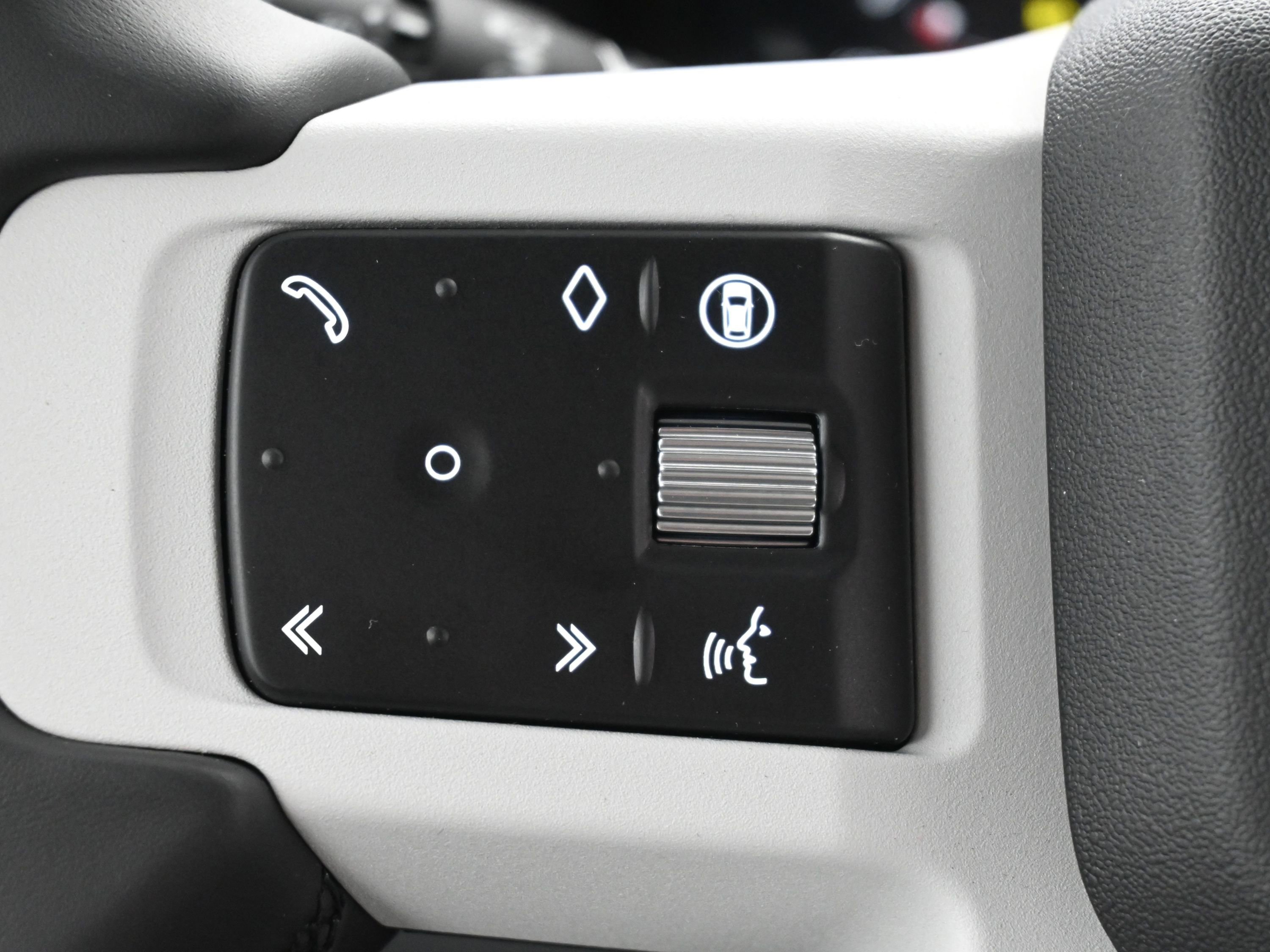 Used 2025 Land Rover Defender 110 S image 18