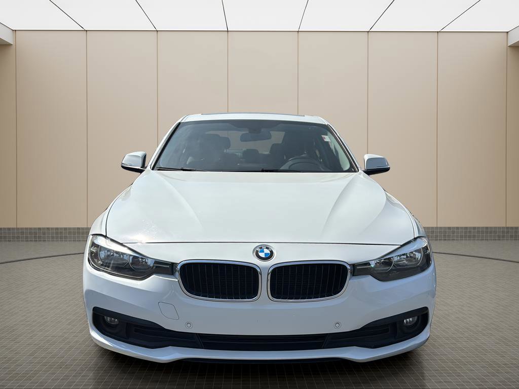 Used 2017 BMW 320i Sedan w/ Driver Assistance Package image 7