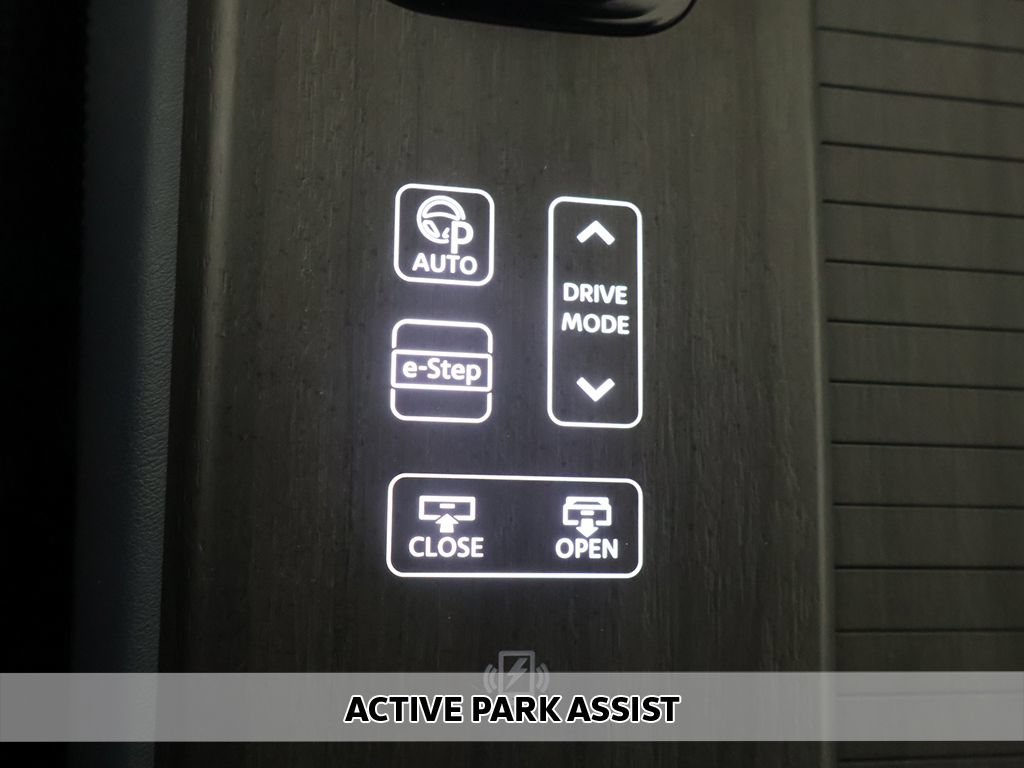 Used 2024 Nissan Ariya AWD image 7