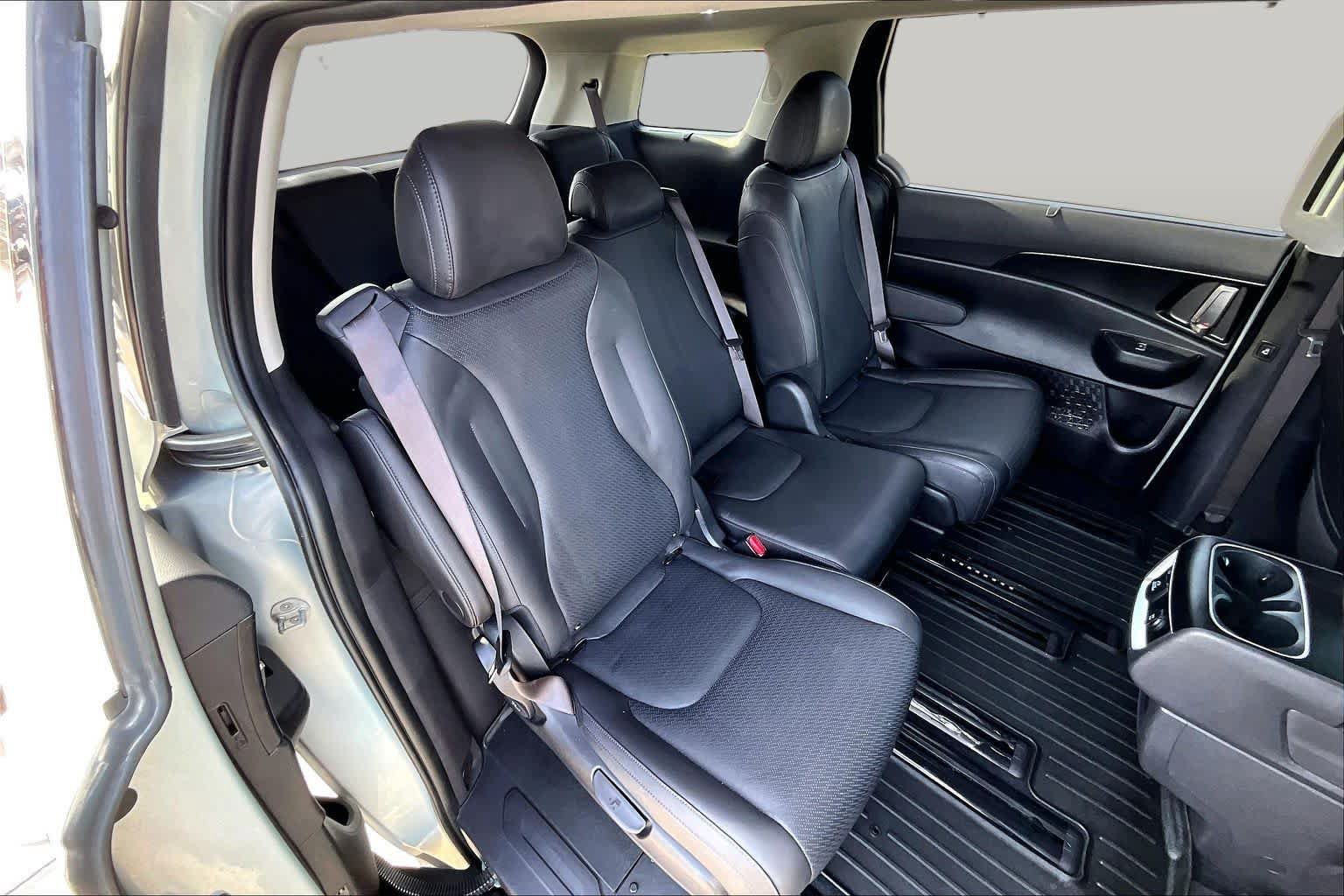 Certified 2025 Kia Carnival SX Prestige FWD image 21