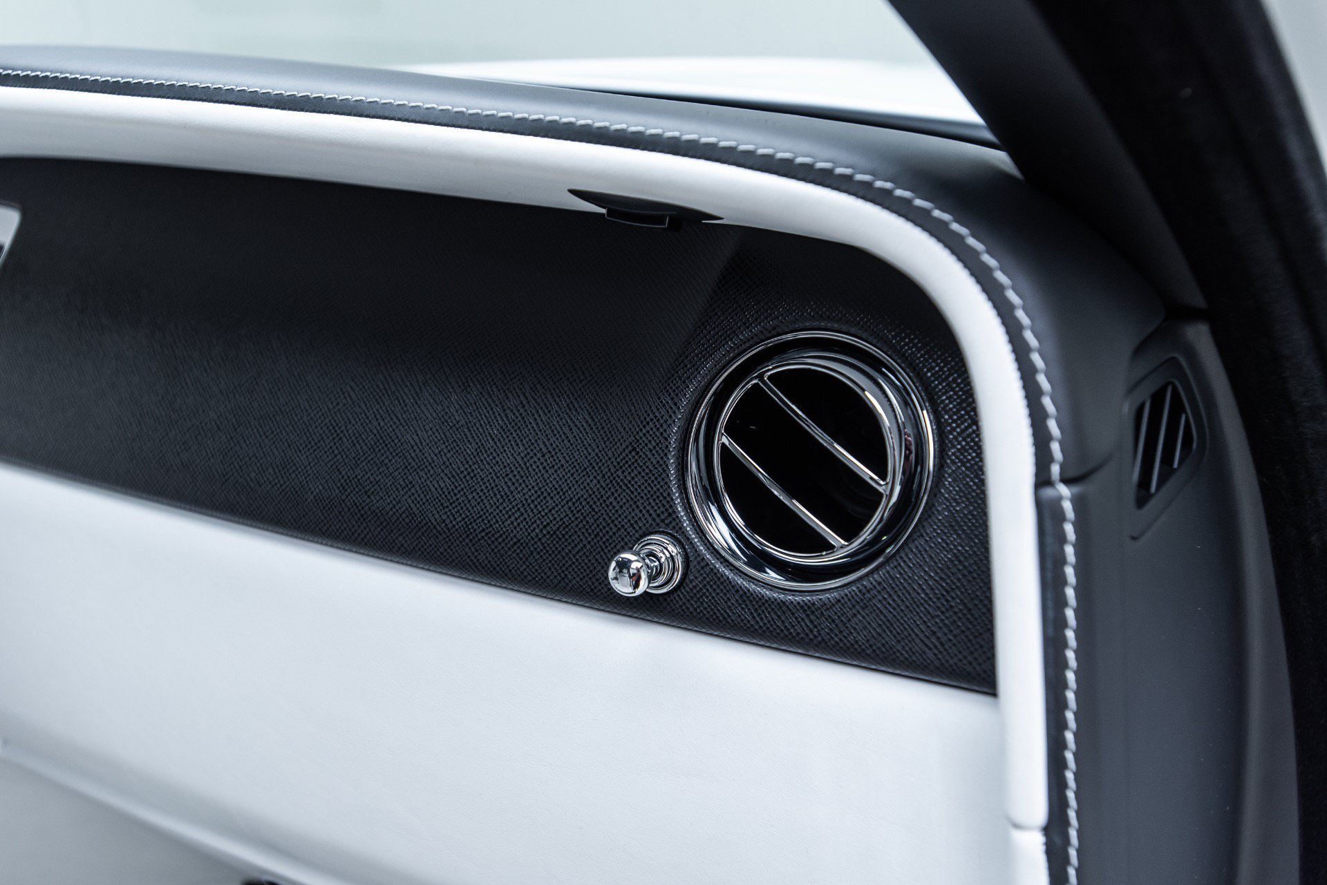 Used 2019 Rolls-Royce Cullinan AWD/4WD image 34