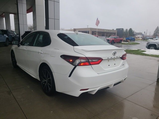 Used 2024 Toyota Camry SE image 5