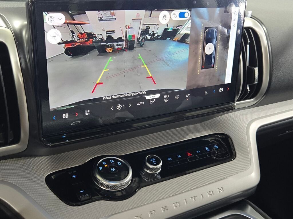New 2025 Ford Expedition Active image 29