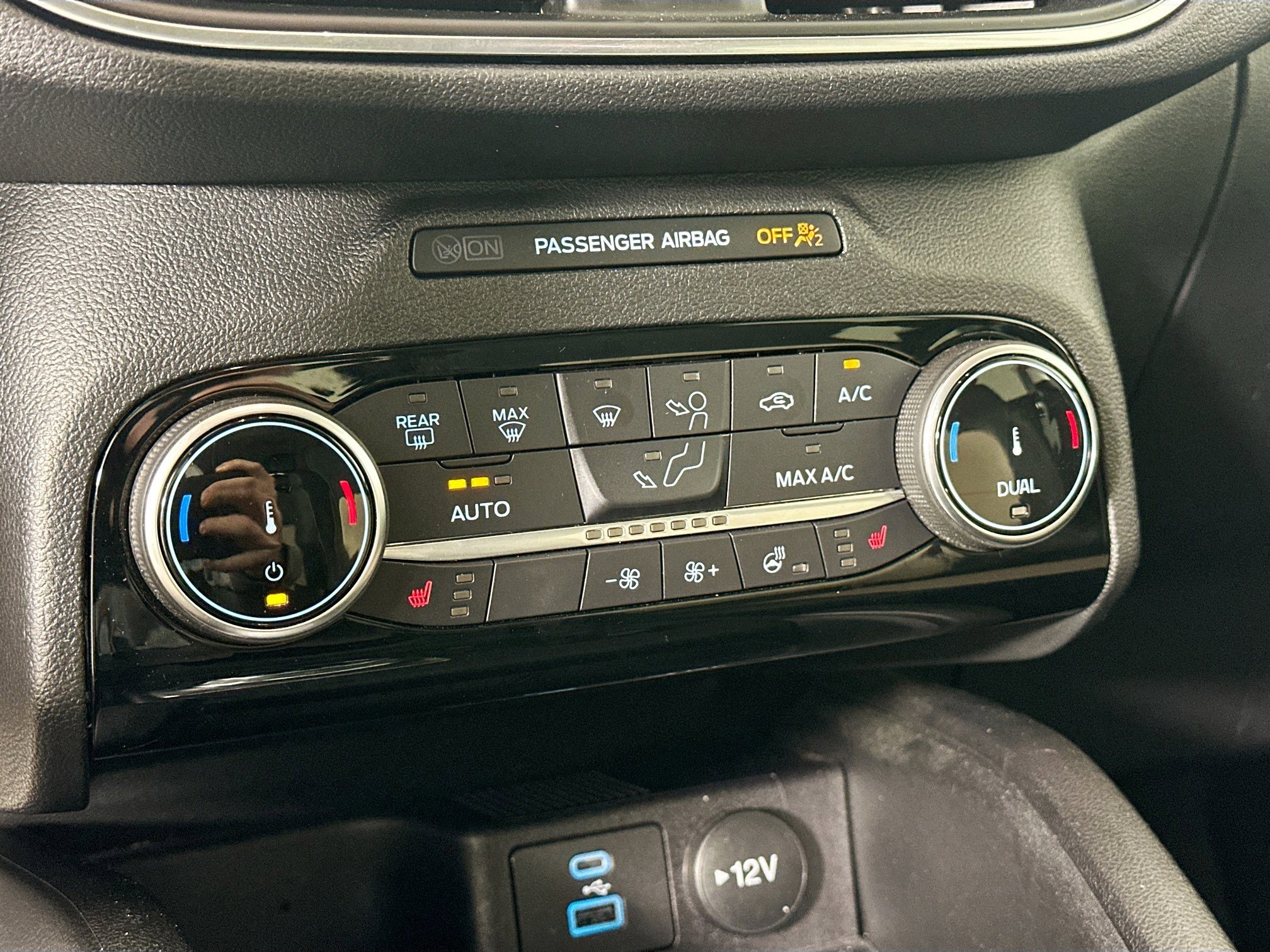 Used 2022 Ford Escape Titanium w/ Titanium Premium Package image 21