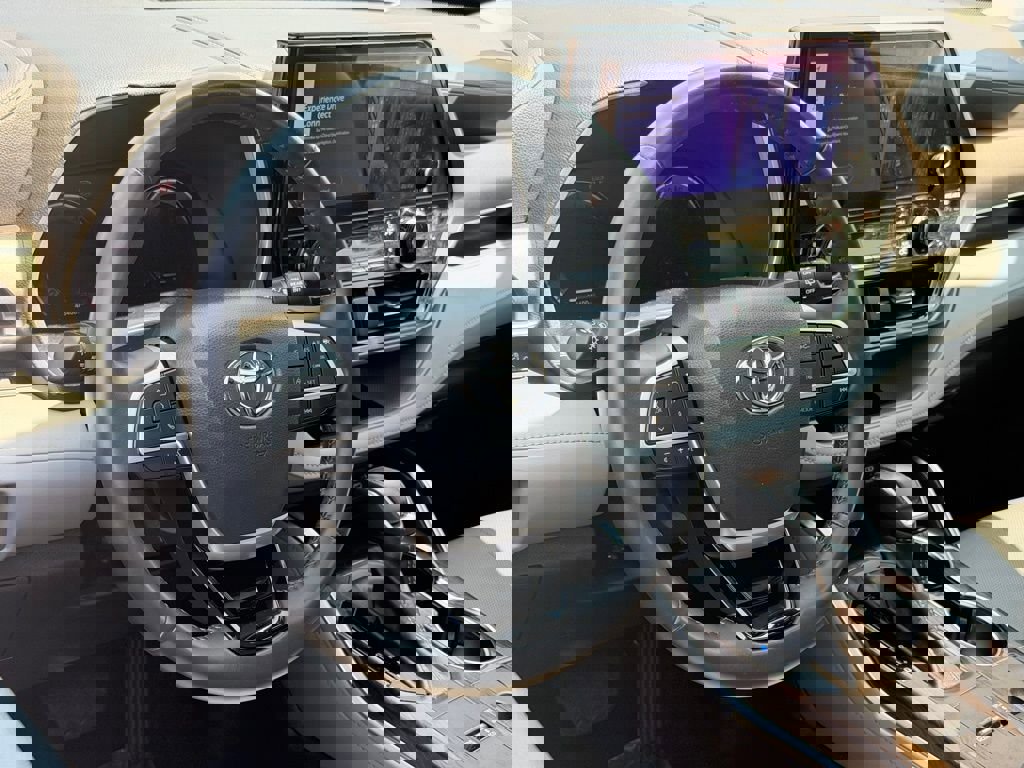 Used 2023 Toyota Highlander Limited FWD image 23