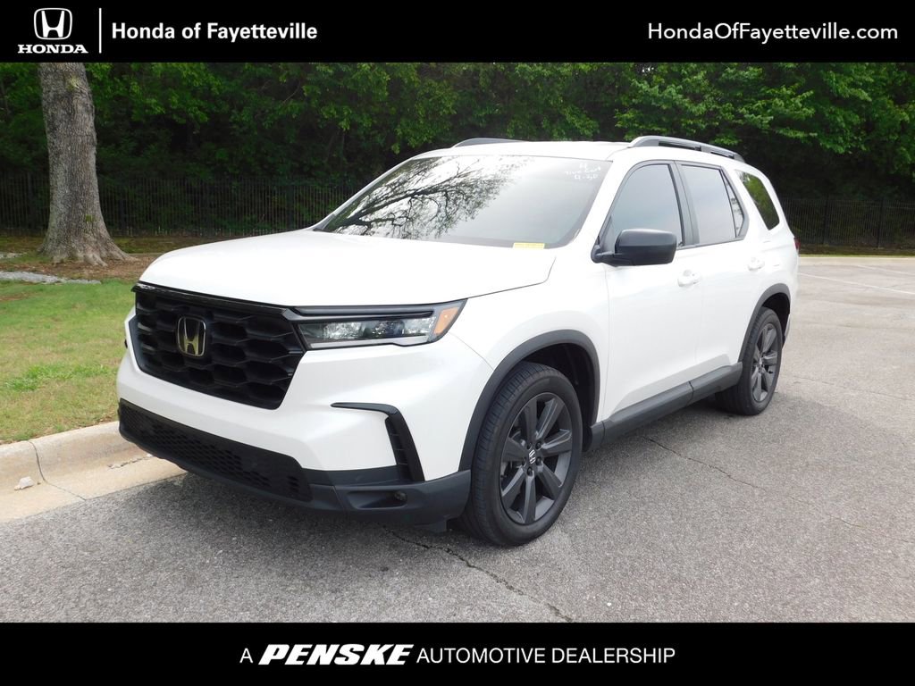 Used 2025 Honda Pilot Sport image 1