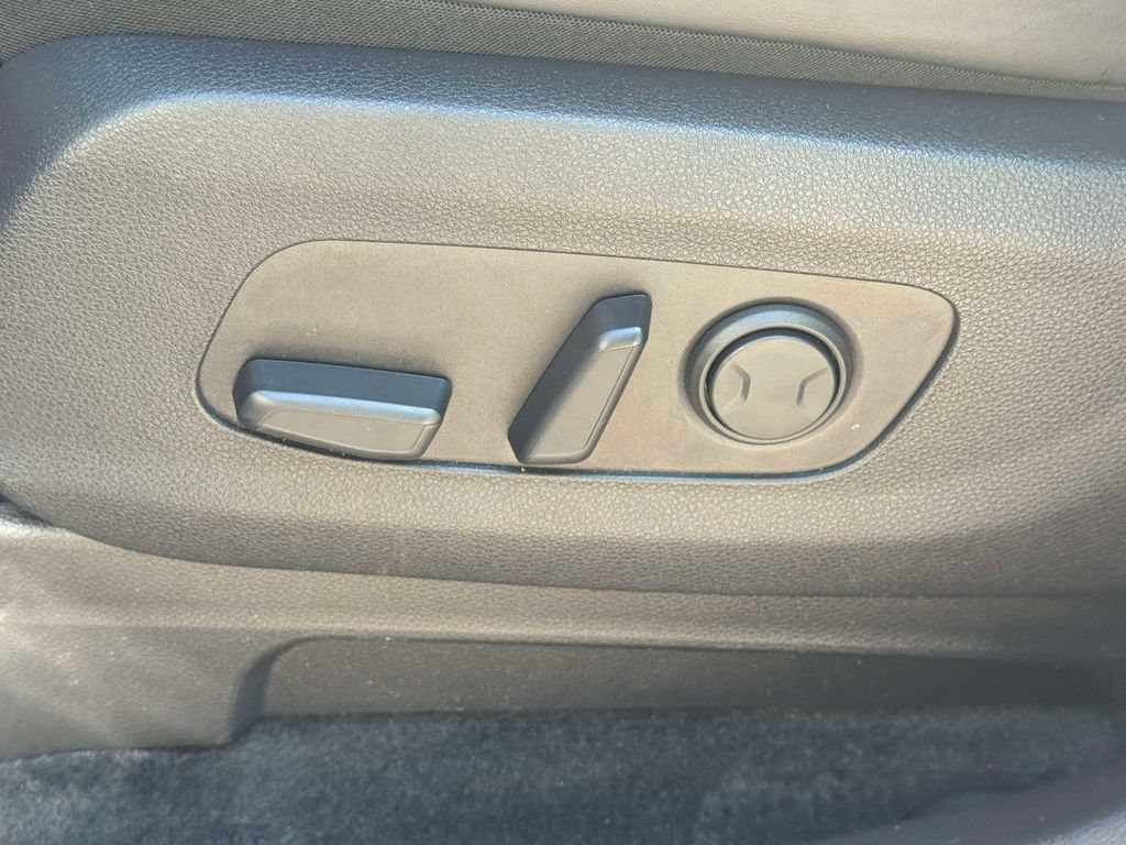 Used 2024 Kia Carnival EX FWD image 17