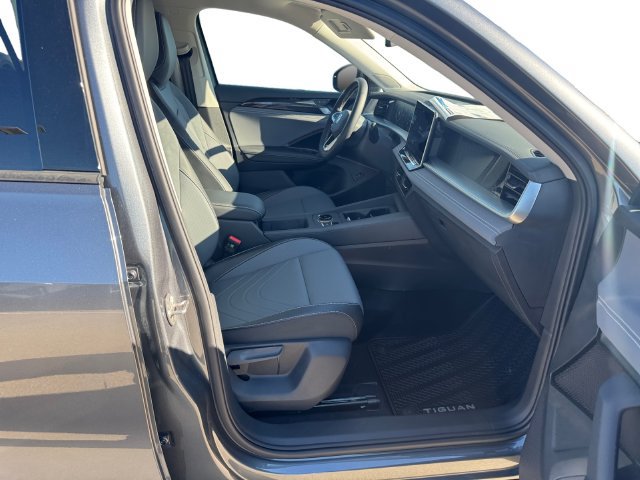New 2026 Volkswagen Tiguan SE FWD image 14