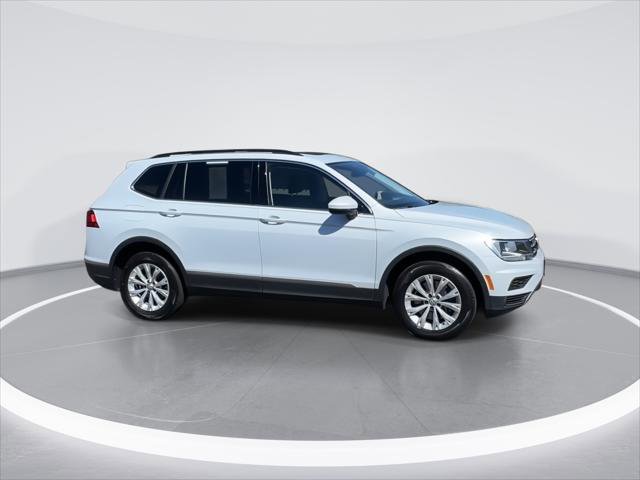 Used 2018 Volkswagen Tiguan SE w/ Panoramic Sunroof Package image 9