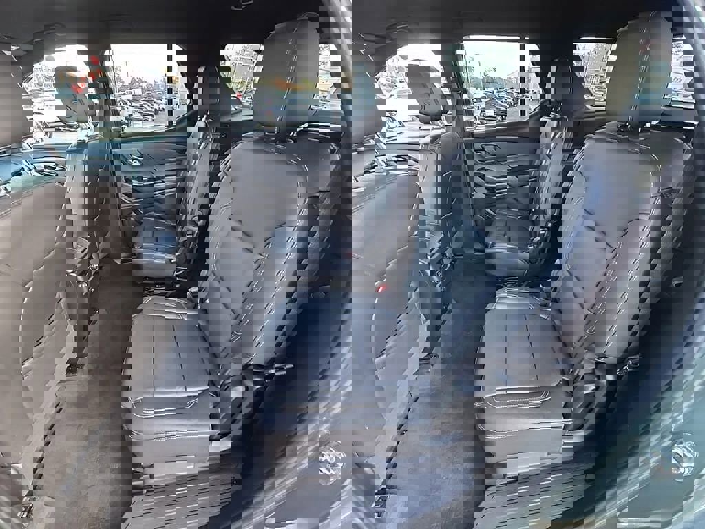 Used 2023 Chevrolet Traverse LT image 25