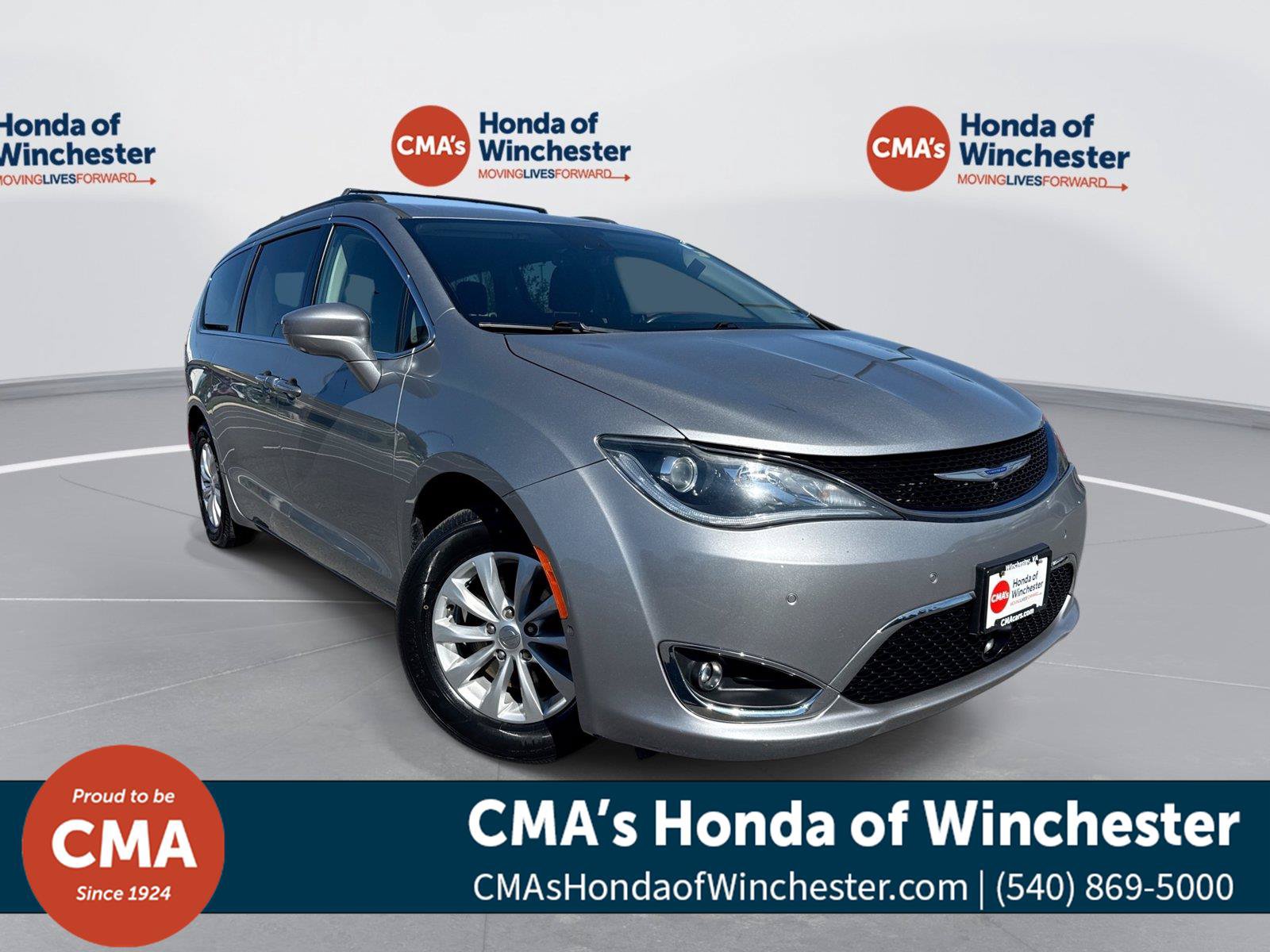 Used 2019 Chrysler Pacifica Touring Plus w/ Advanced Safetytec Group FWD image 1