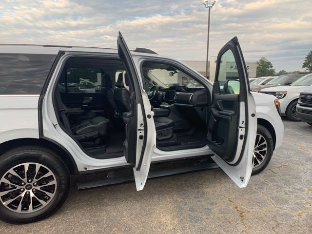 Certified 2025 Ford Expedition Platinum AWD/4WD image 12