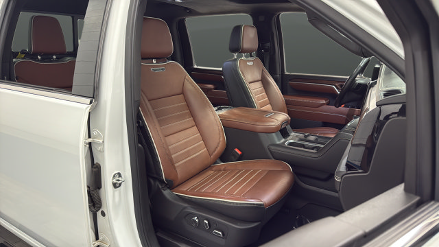 Used 2024 GMC Sierra 3500 Denali Ultimate AWD/4WD image 24