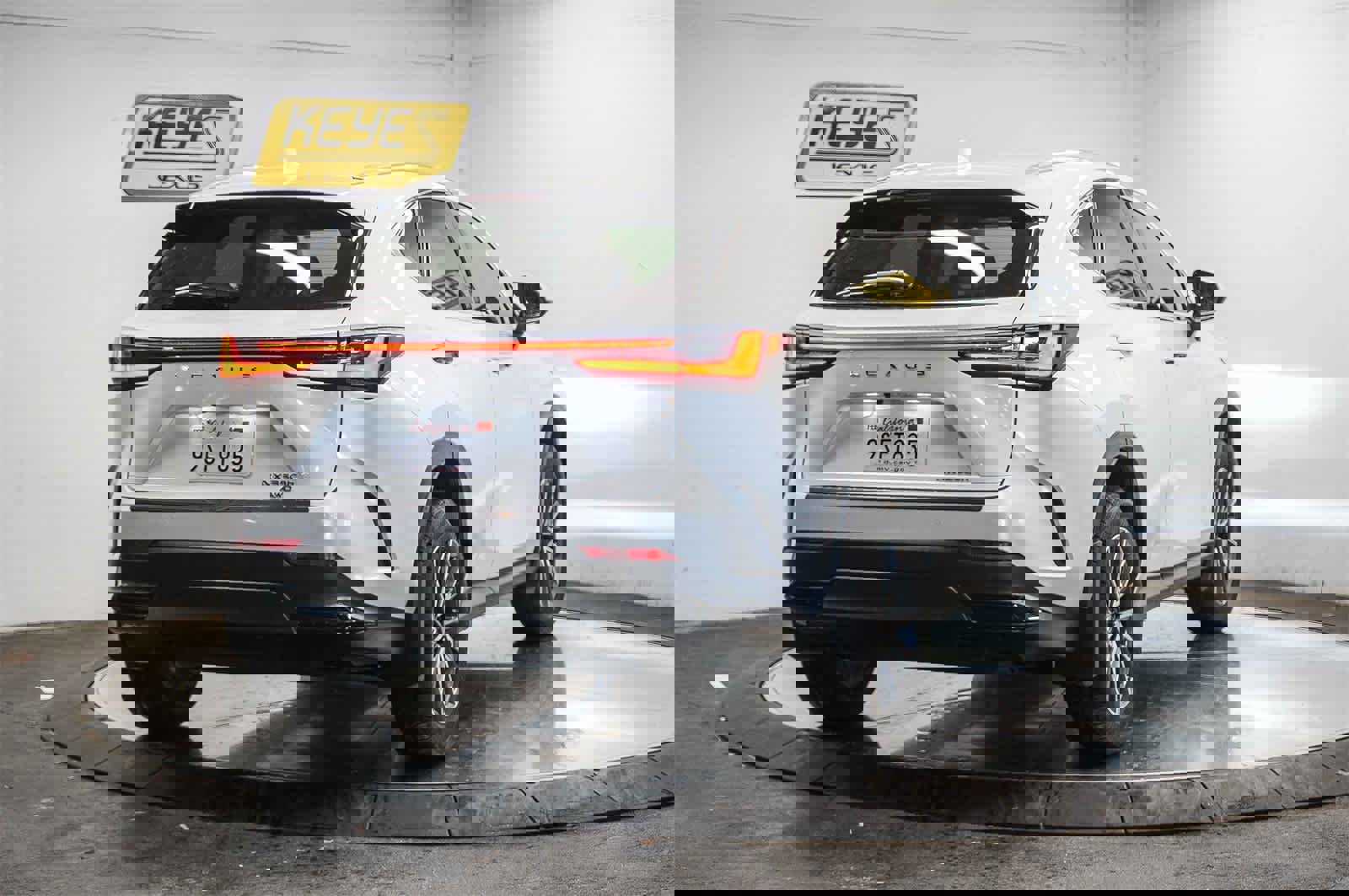 Used 2025 Lexus NX 350h AWD w/ Premium Package image 4