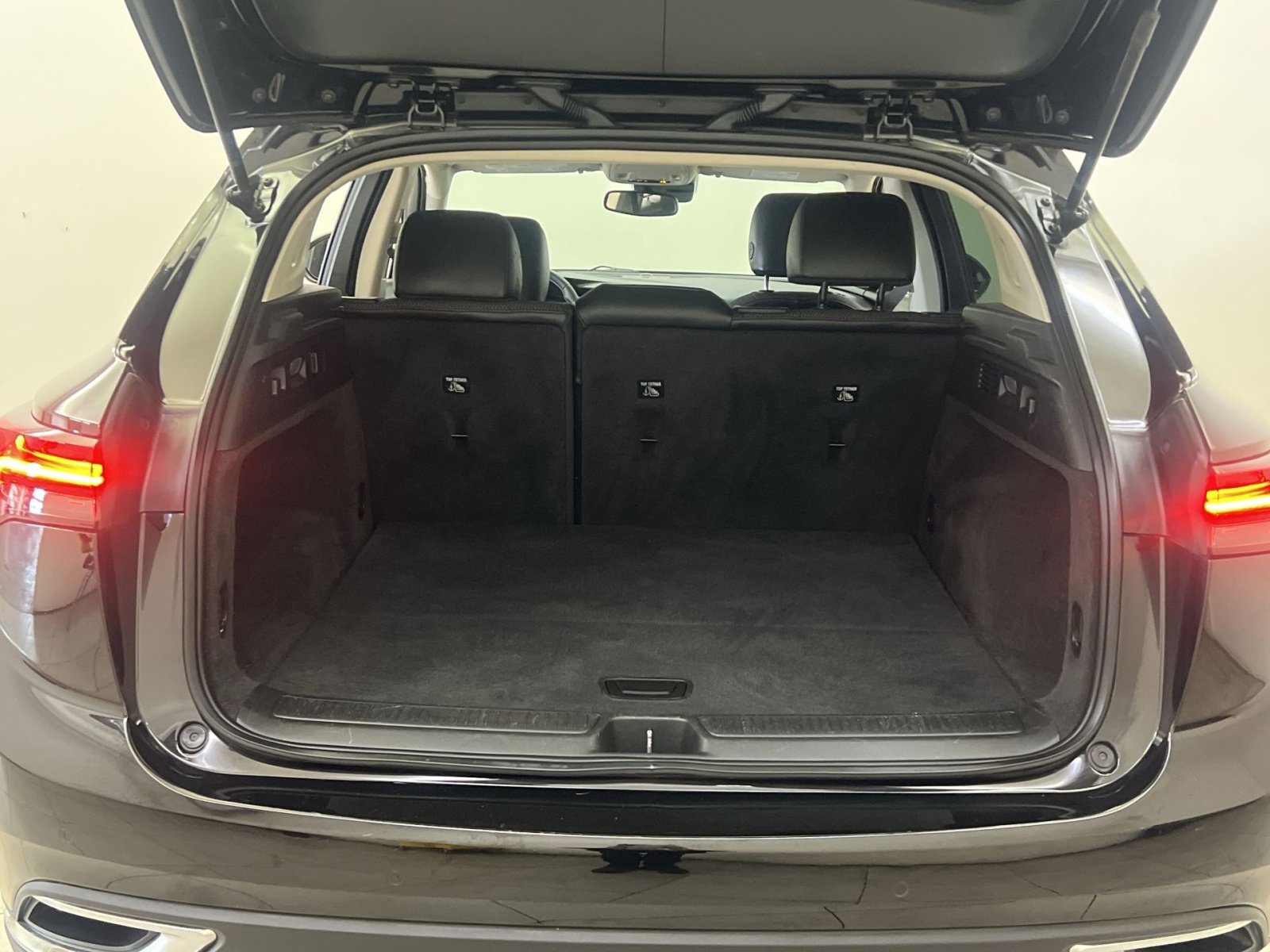 Used 2023 Buick Envision Preferred image 23