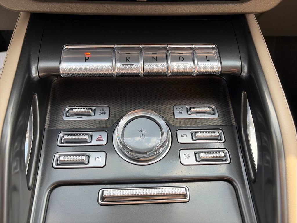 Used 2025 Lincoln Nautilus Premier AWD/4WD image 21