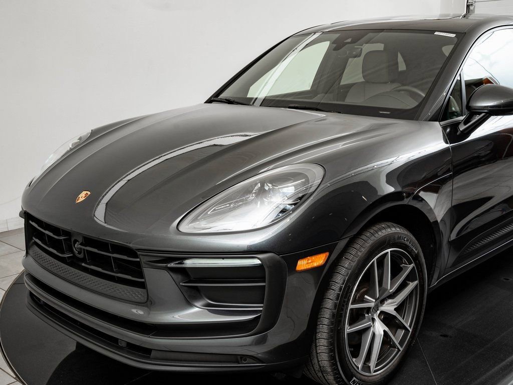 Certified 2025 Porsche Macan AWD/4WD image 14