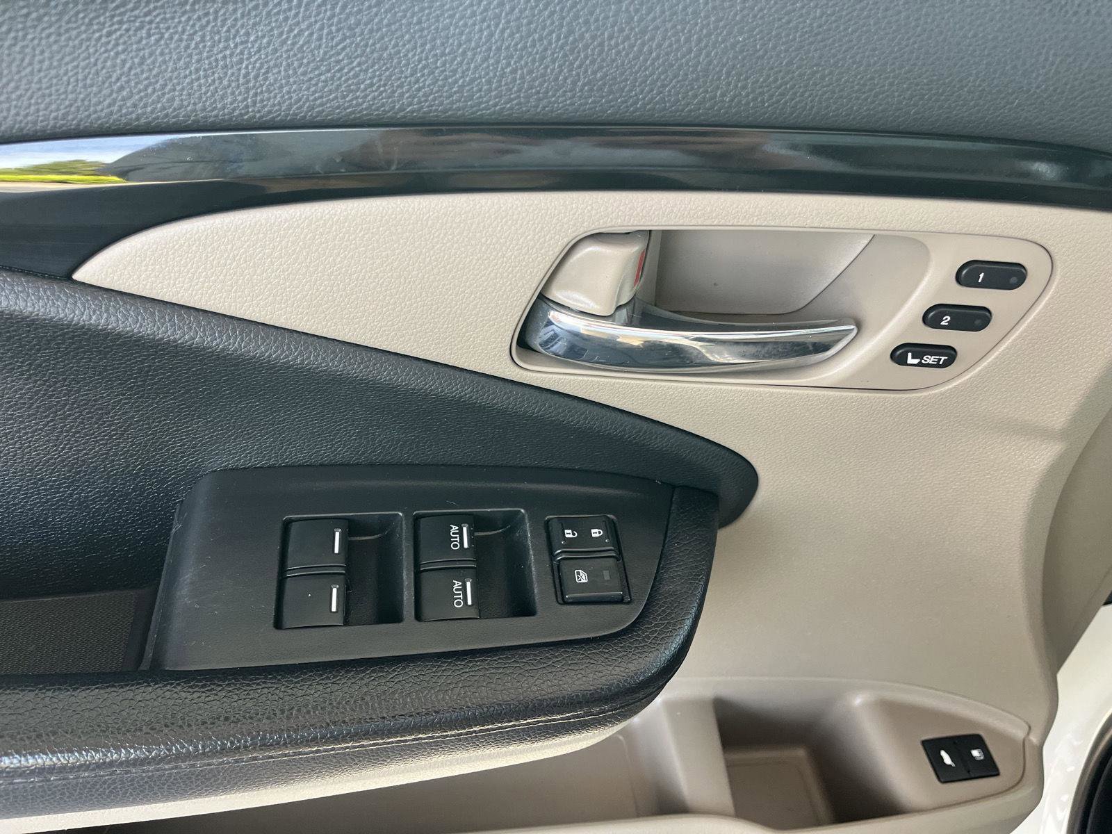 Used 2018 Honda Pilot Elite image 16