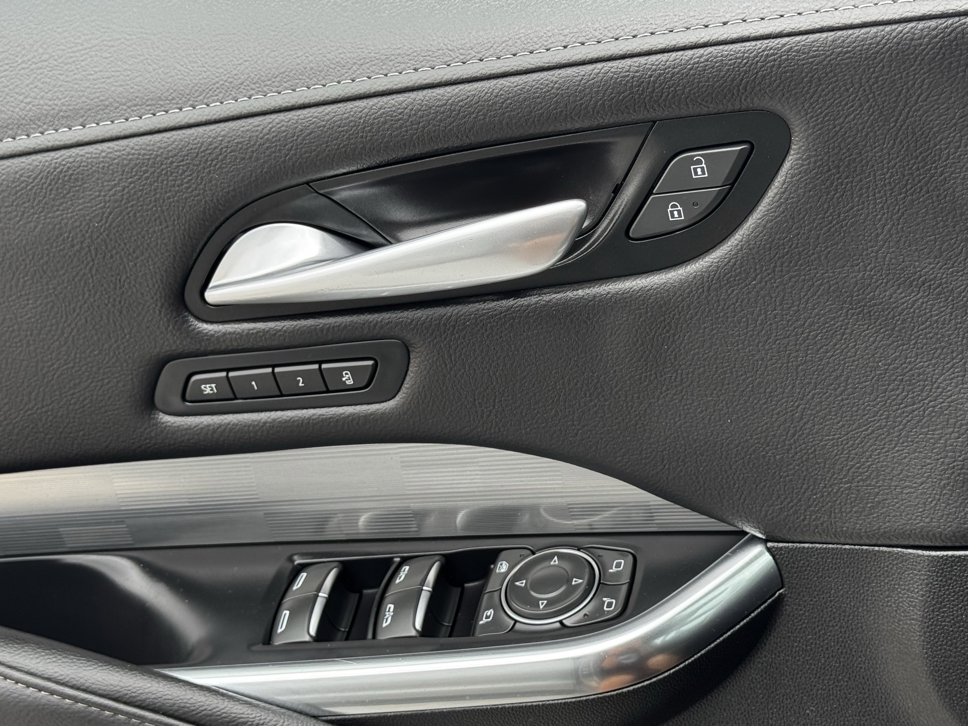 Used 2025 Cadillac XT4 Premium Luxury image 26