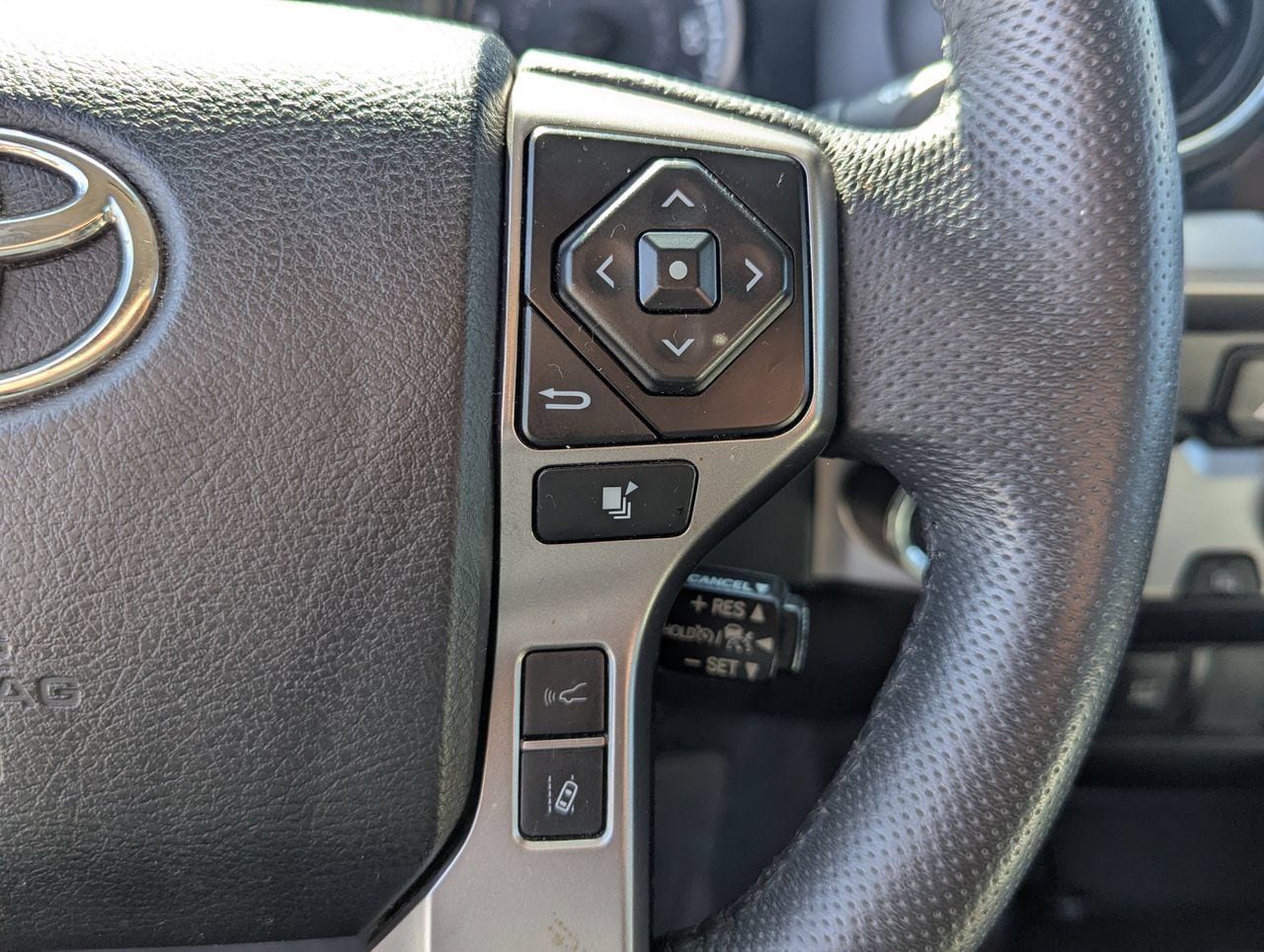 Used 2023 Toyota Tacoma SR5 RWD image 12