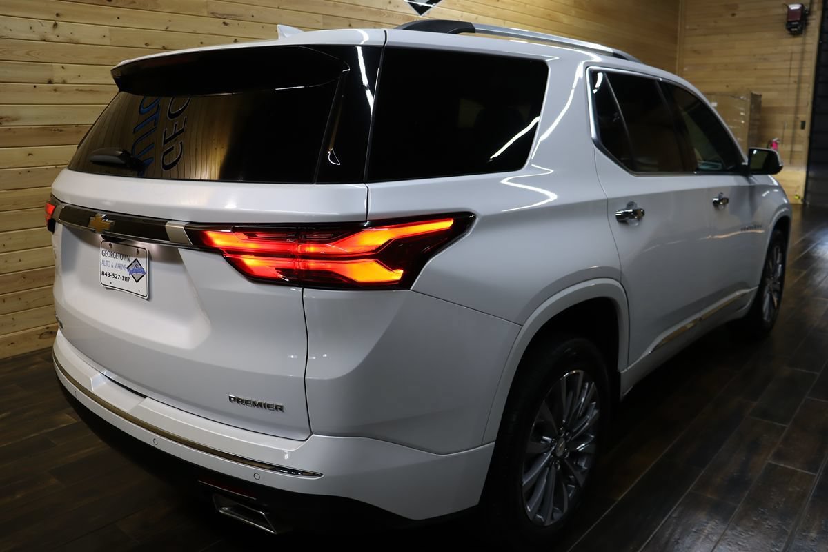 Used 2023 Chevrolet Traverse Premier FWD image 5