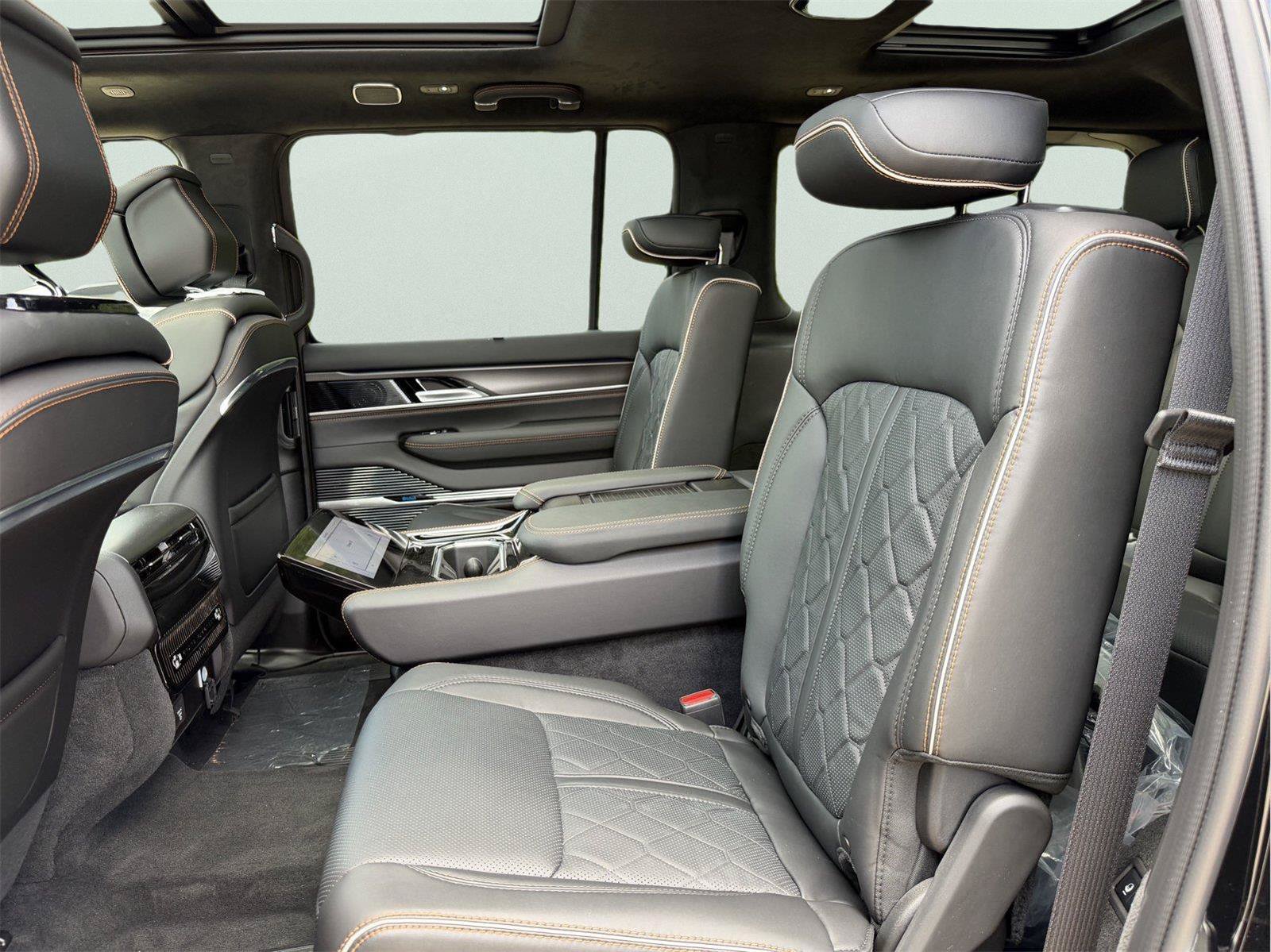 New 2026 Jeep Grand Wagoneer Summit AWD/4WD image 18