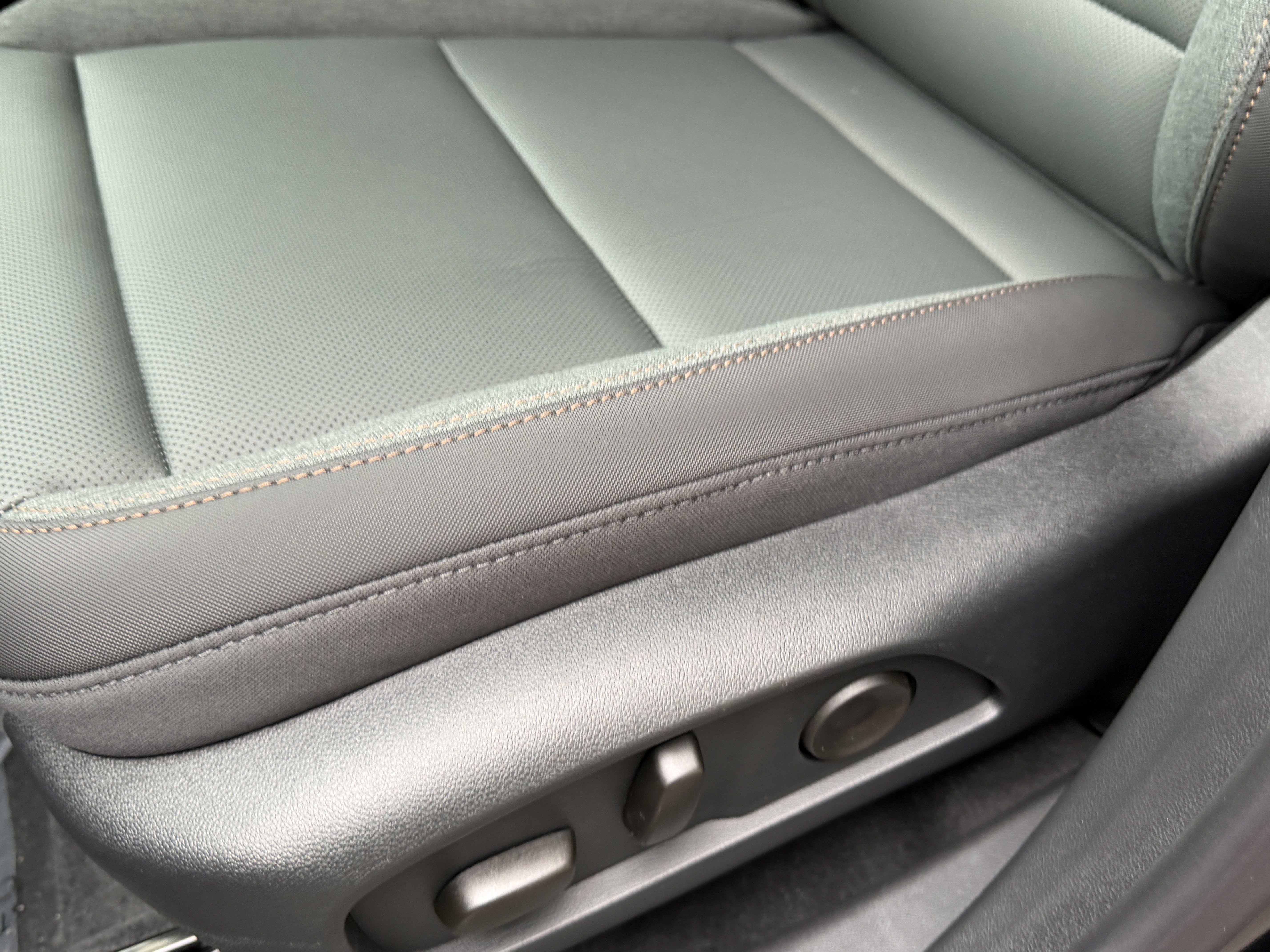 New 2026 GMC Terrain AT4 w/ Technology Package II image 13