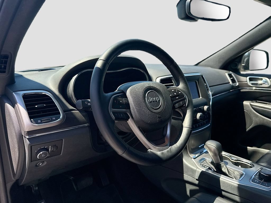 Used 2018 Jeep Grand Cherokee Limited AWD/4WD image 9