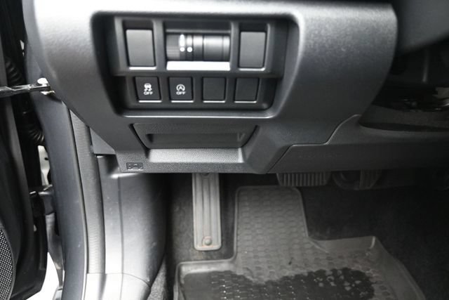 Used 2022 Subaru Crosstrek 2.0i AWD/4WD image 16