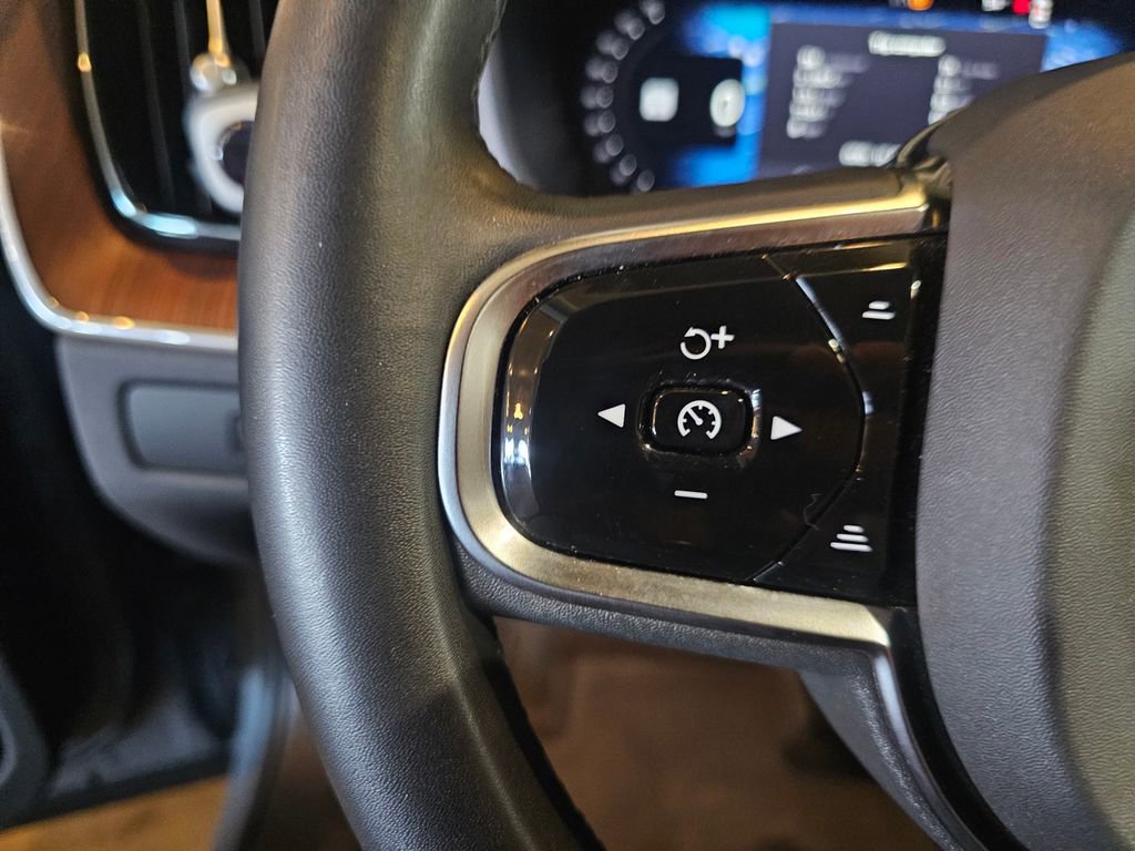 Certified 2023 Volvo XC60 B5 Plus w/ Protection Package Premier AWD/4WD image 22
