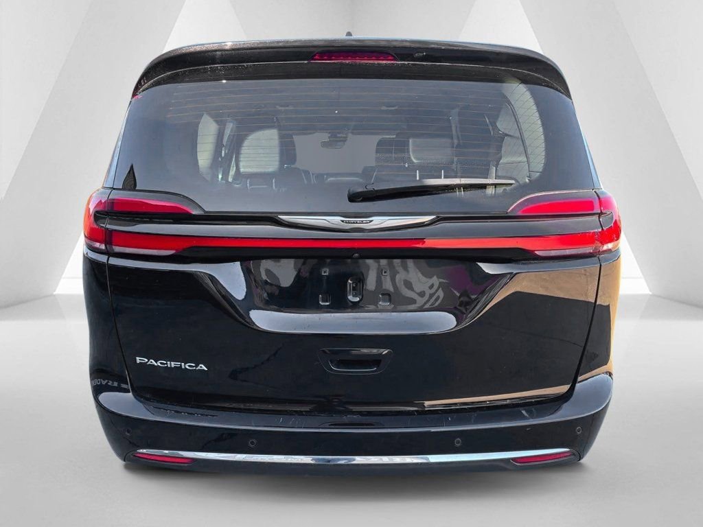 Used 2024 Chrysler Pacifica Touring-L image 6