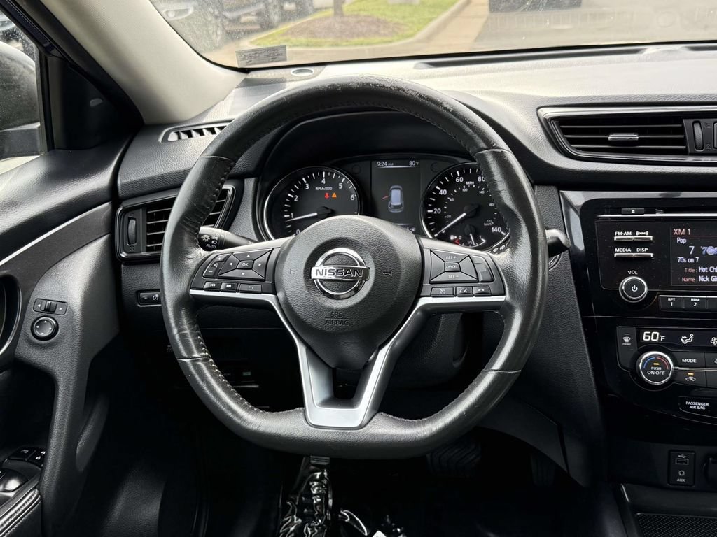 Used 2017 Nissan Rogue SV AWD/4WD image 18