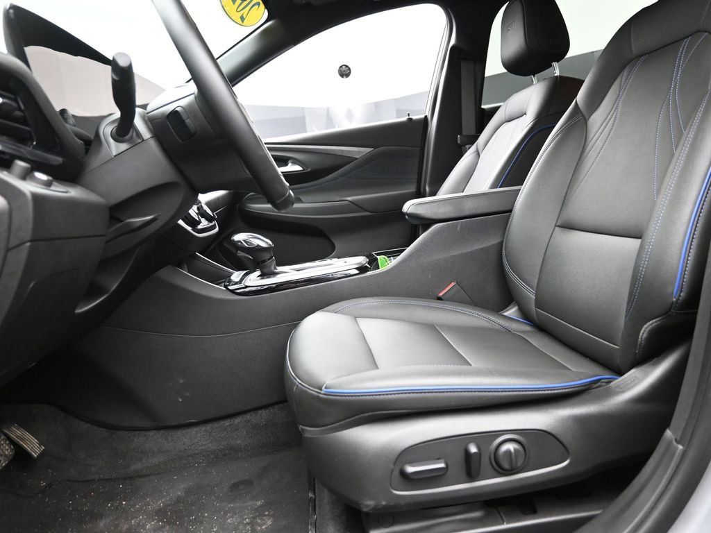 Used 2024 Buick Envista Sport Touring w/ Convenience I Package image 17