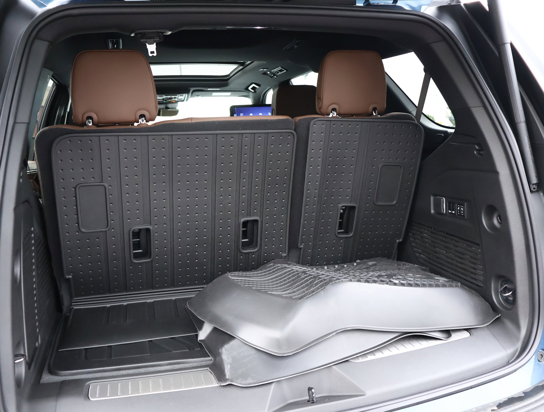 New 2026 Chevrolet Tahoe High Country AWD/4WD image 30