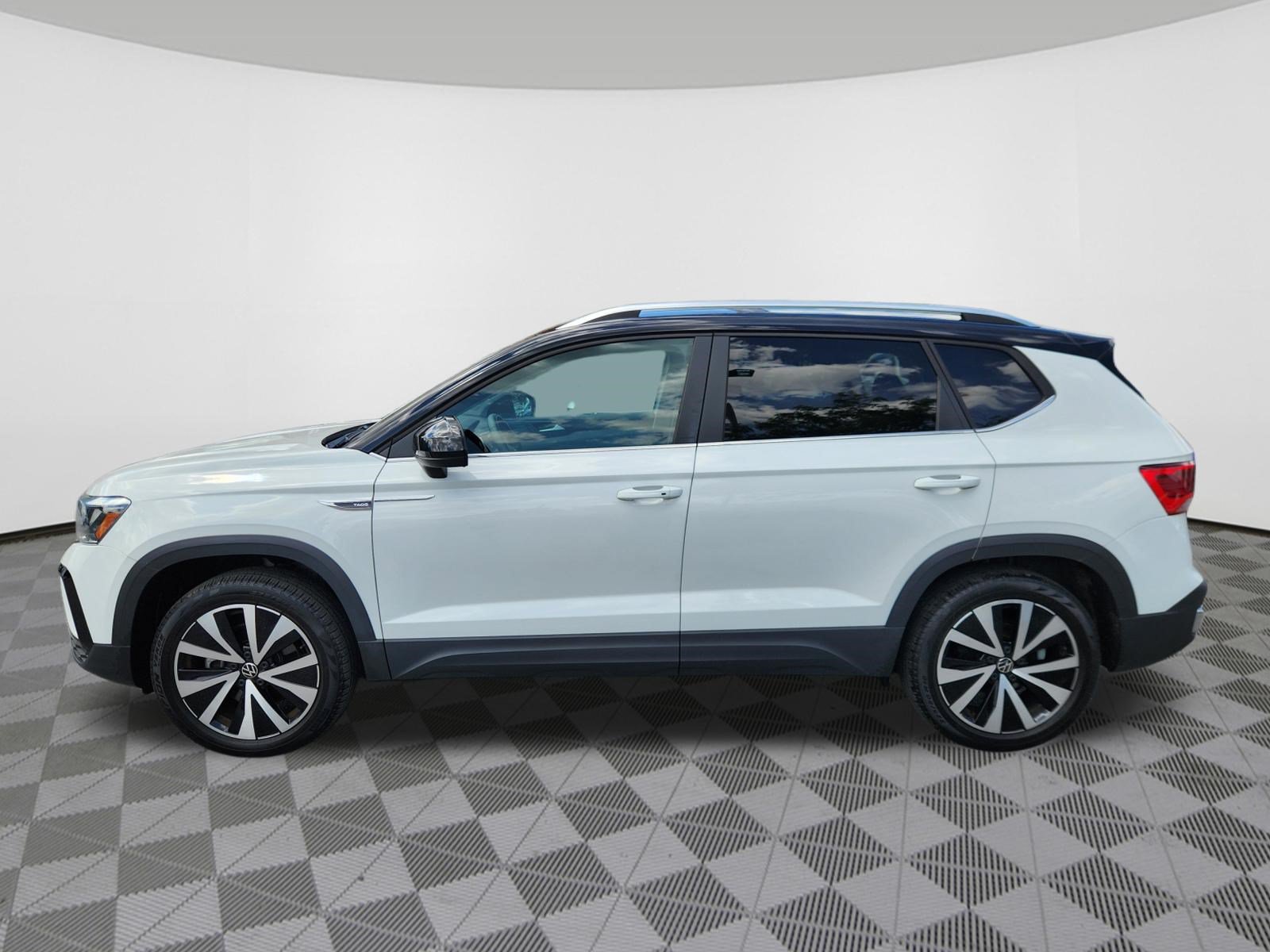 Used 2023 Volkswagen Taos SE AWD/4WD image 5