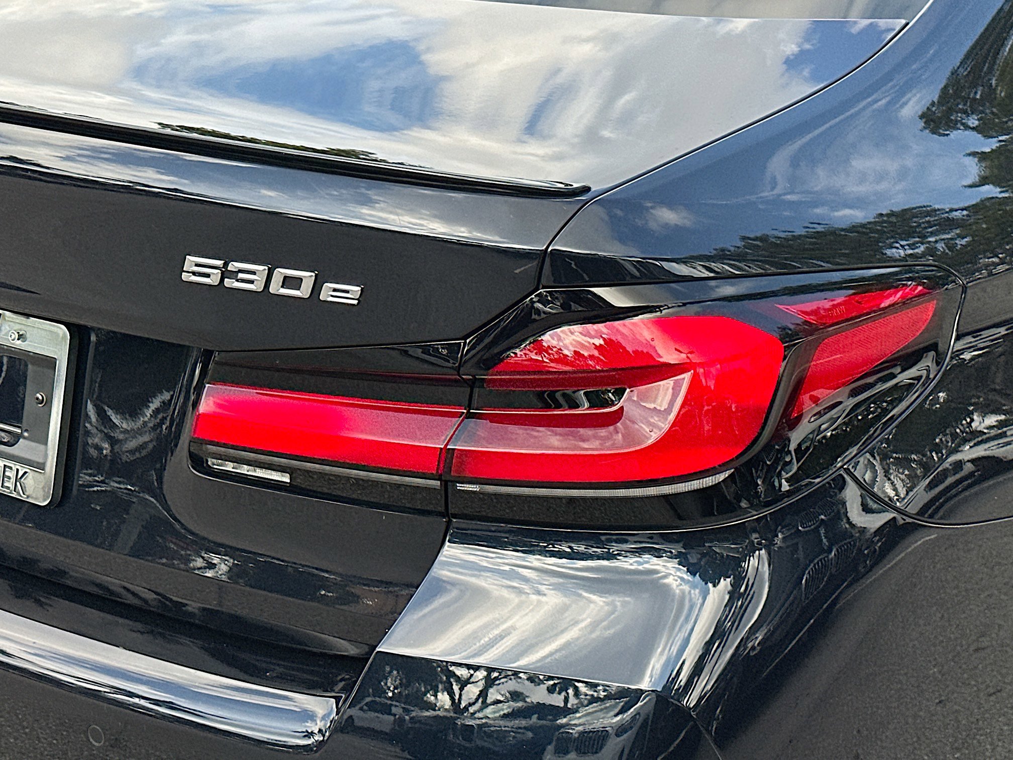 Used 2023 BMW 530e w/ M Sport Package image 30