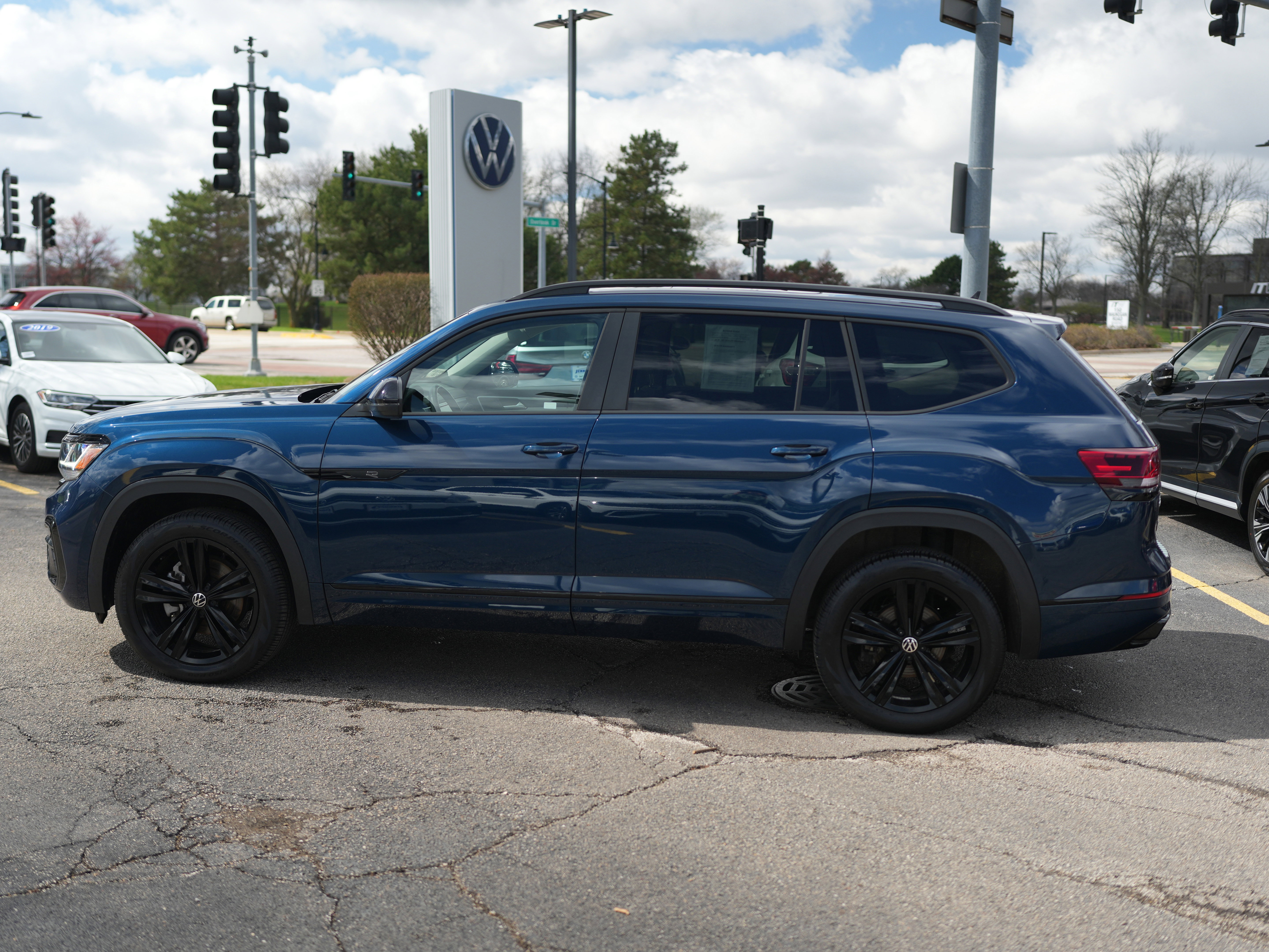 Certified 2023 Volkswagen Atlas SEL R-Line image 10