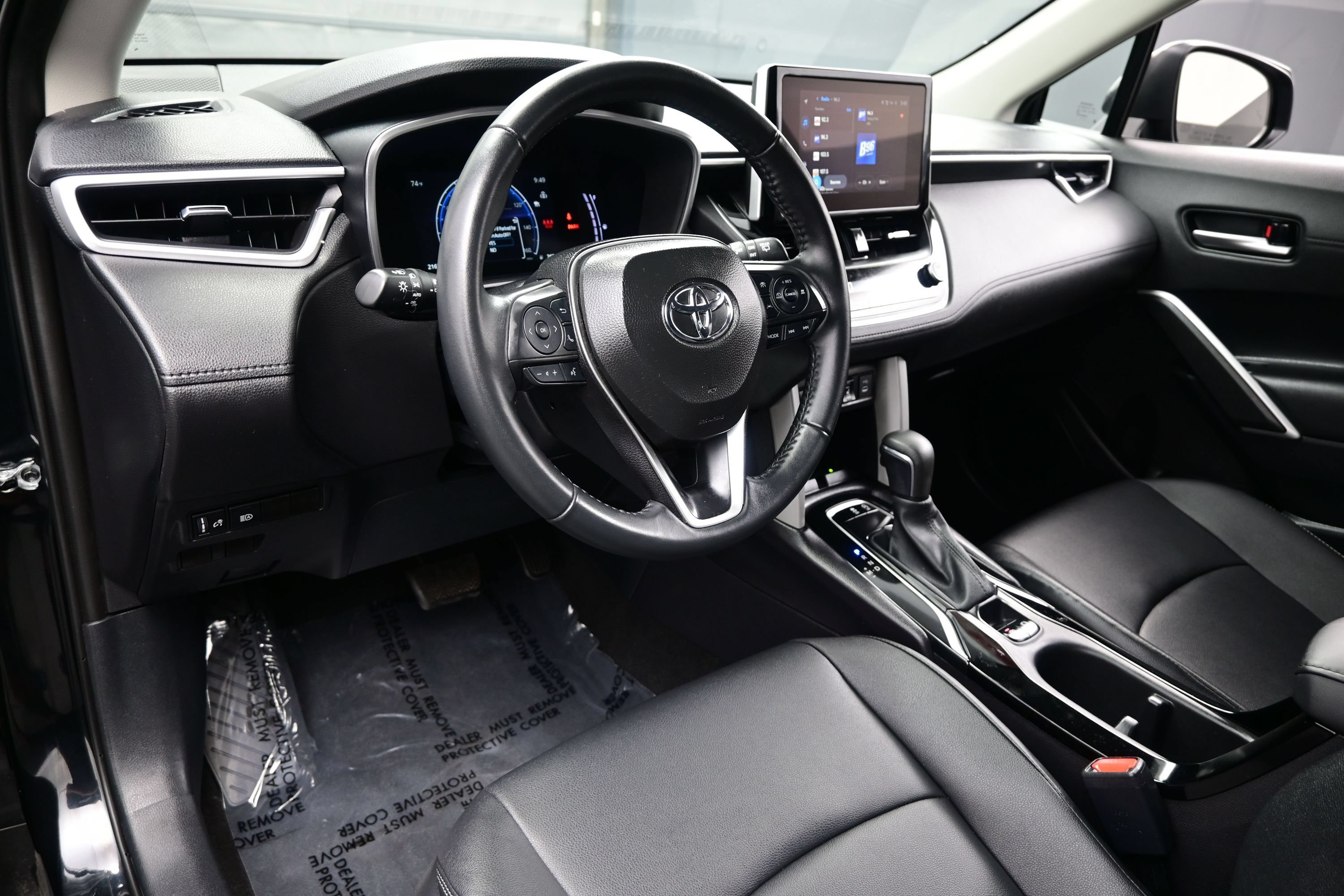 Used 2025 Toyota Corolla Cross XLE AWD/4WD image 12