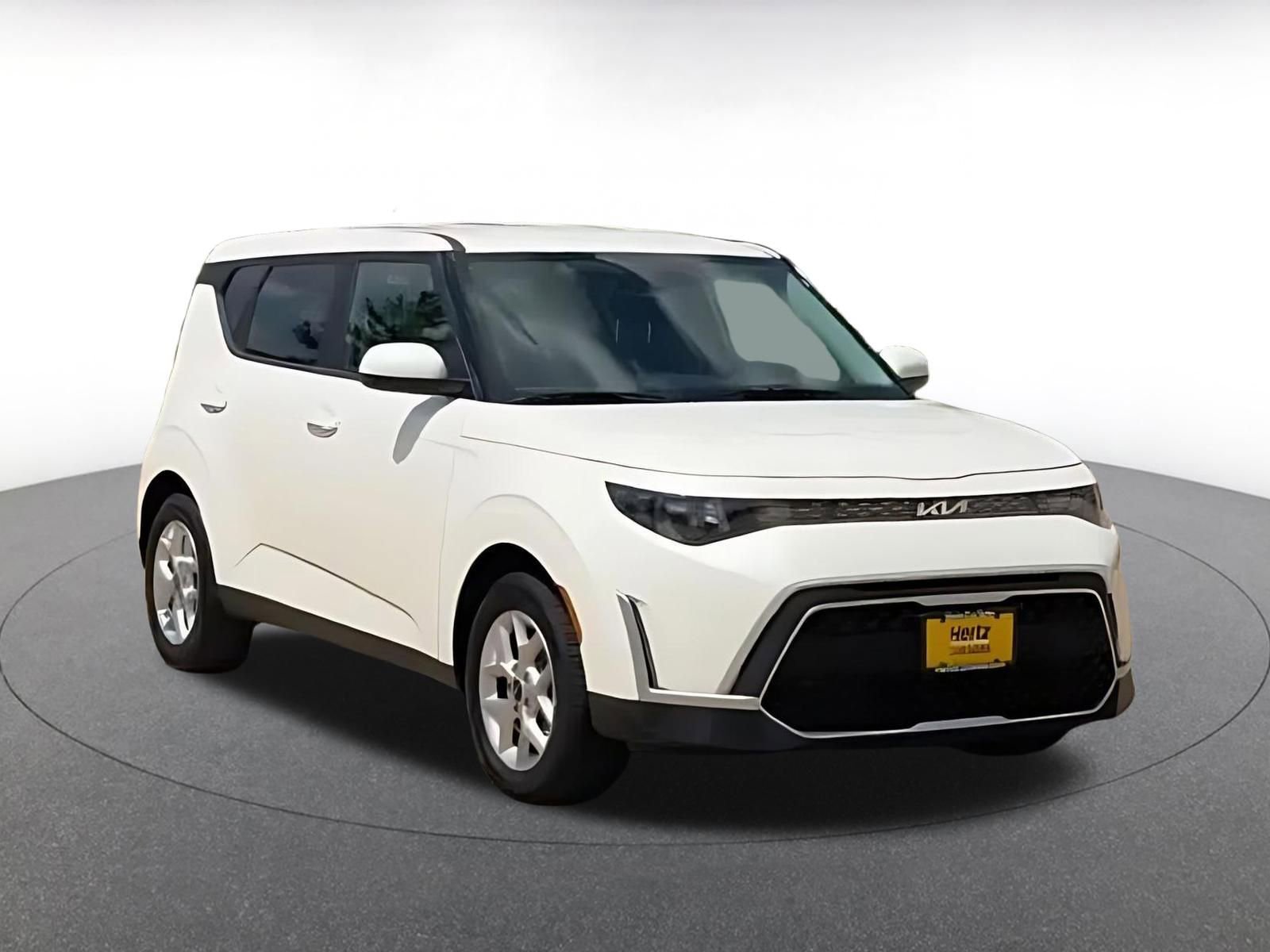 Used 2025 Kia Soul LX w/ LX Technology Package FWD image 3