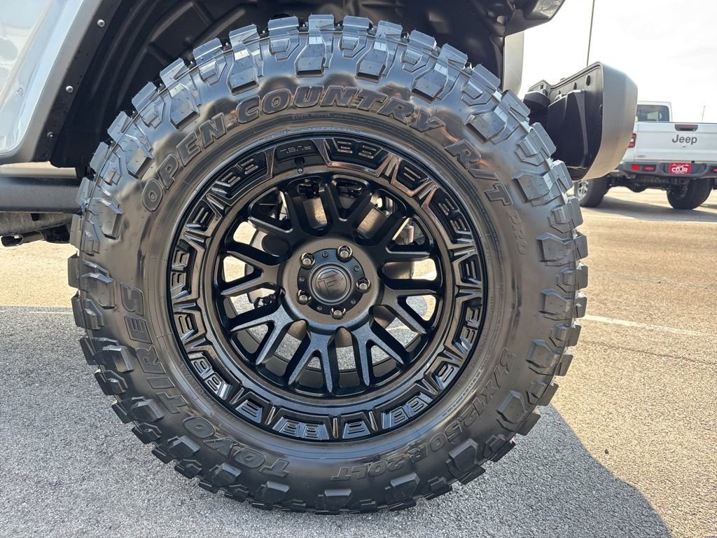 Used 2023 Jeep Gladiator Rubicon w/ Cold Weather Group image 11