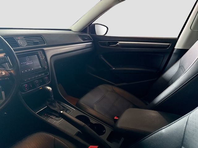 Used 2017 Volkswagen Passat 1.8T R-Line w/ R-Line Lighting Package FWD image 23