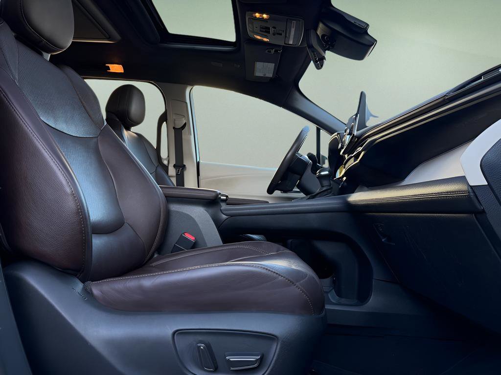 Used 2023 Toyota Sienna Platinum image 26